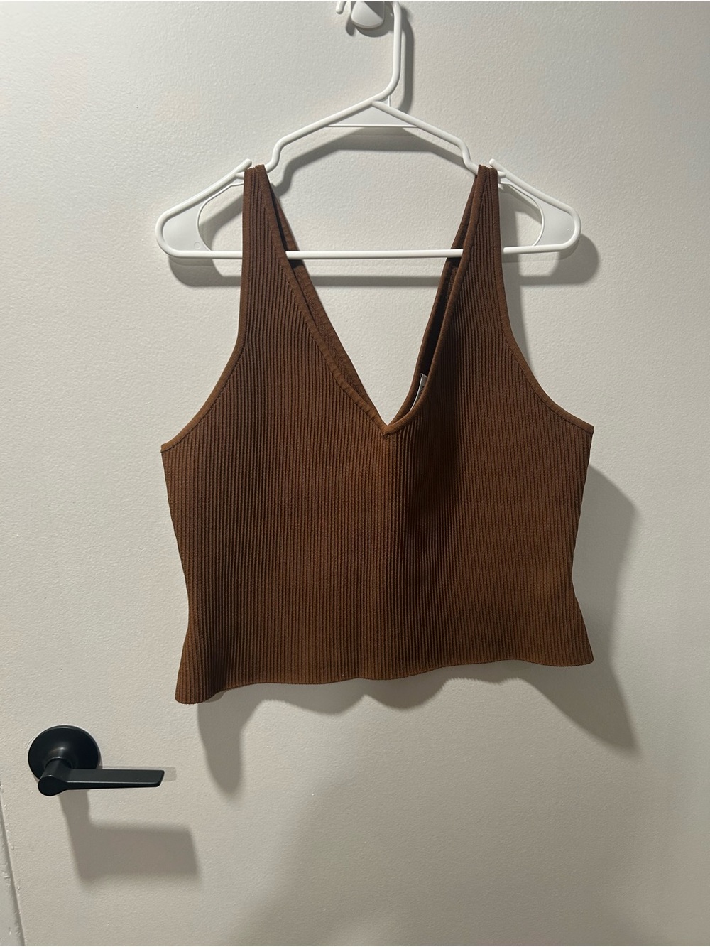 Babaton Aritzia Cropped Ribbed Knit V-Neck Tank Top - Size 2XL